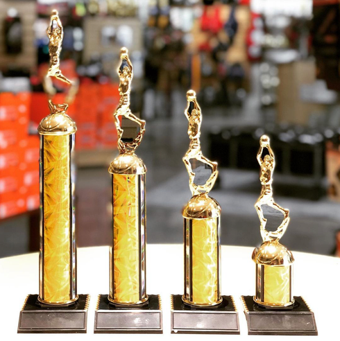 Trofeo de Tubo con Figura Serie 41